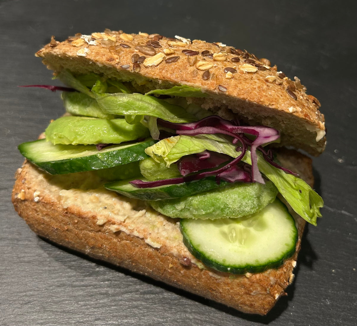 Vollkornbrötchen Avocado