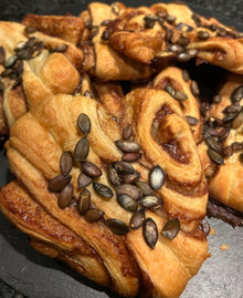 Franzbrötchen mit Kürbiskernen